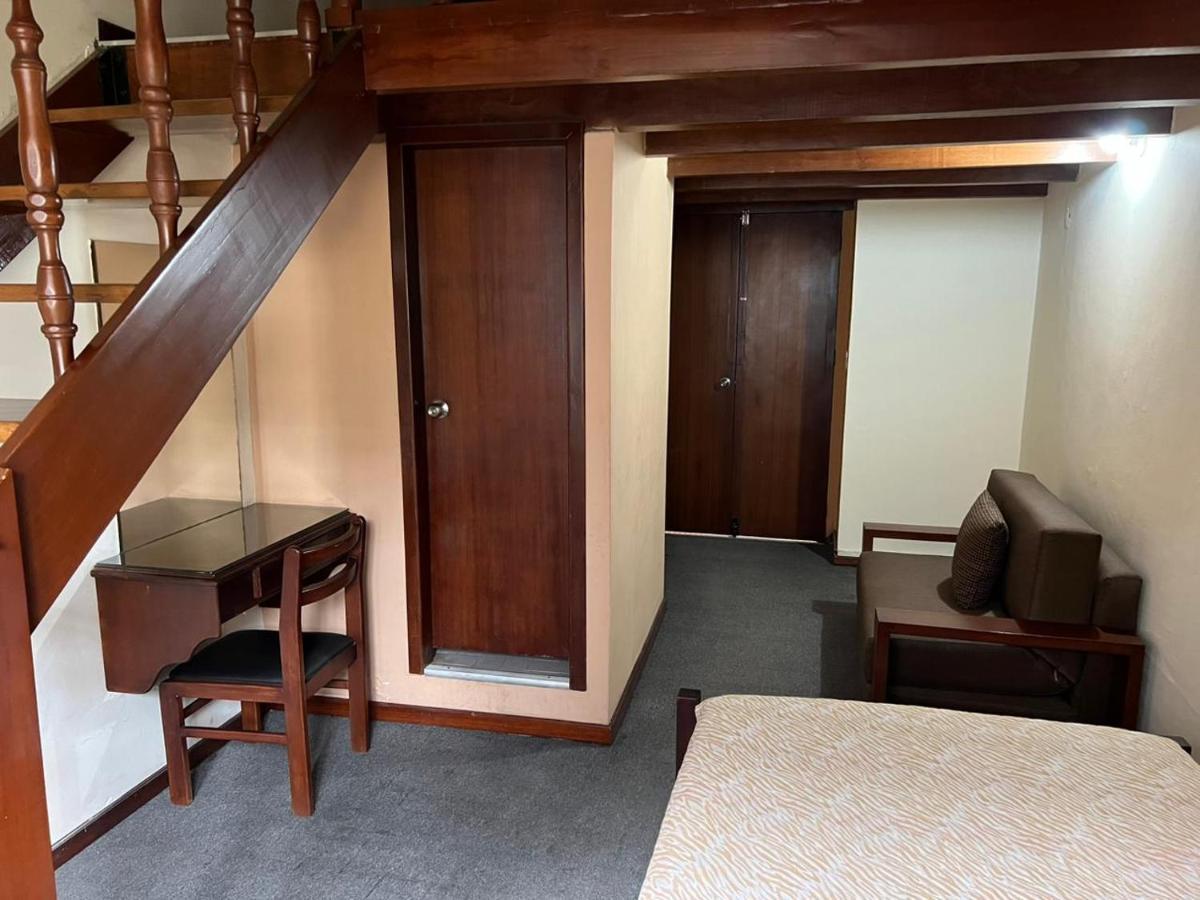 Hostal Victoria Quito Buitenkant foto