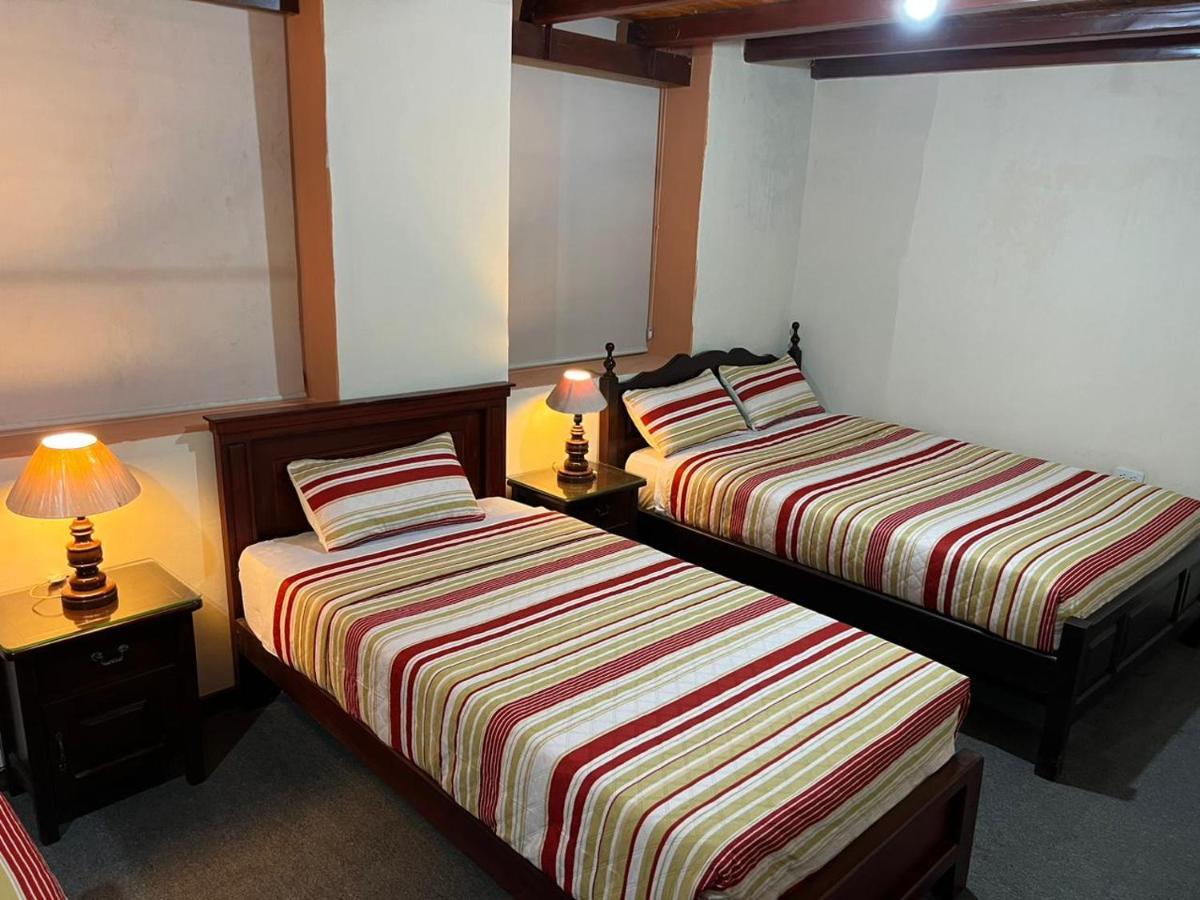 Hostal Victoria Quito Buitenkant foto