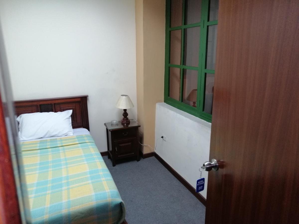 Hostal Victoria Quito Buitenkant foto
