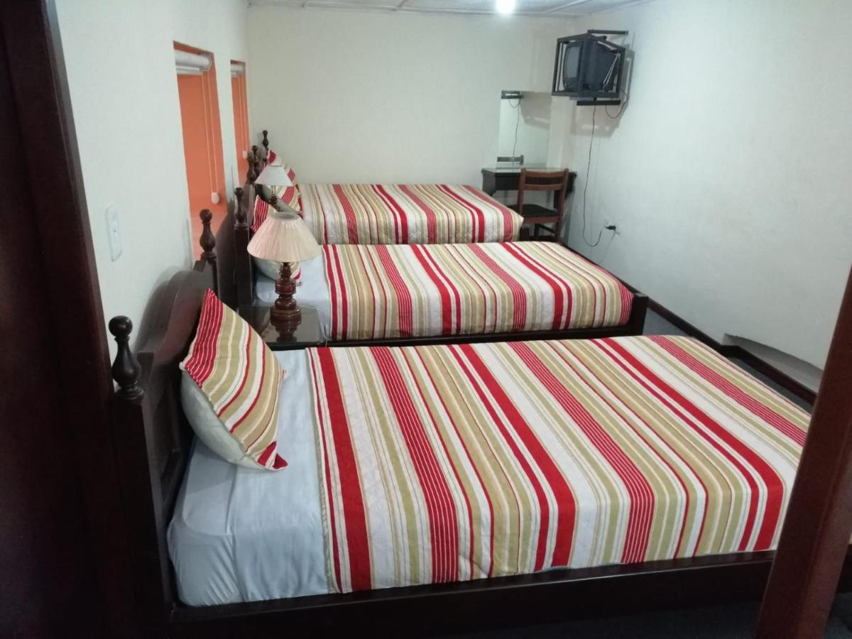 Hostal Victoria Quito Buitenkant foto