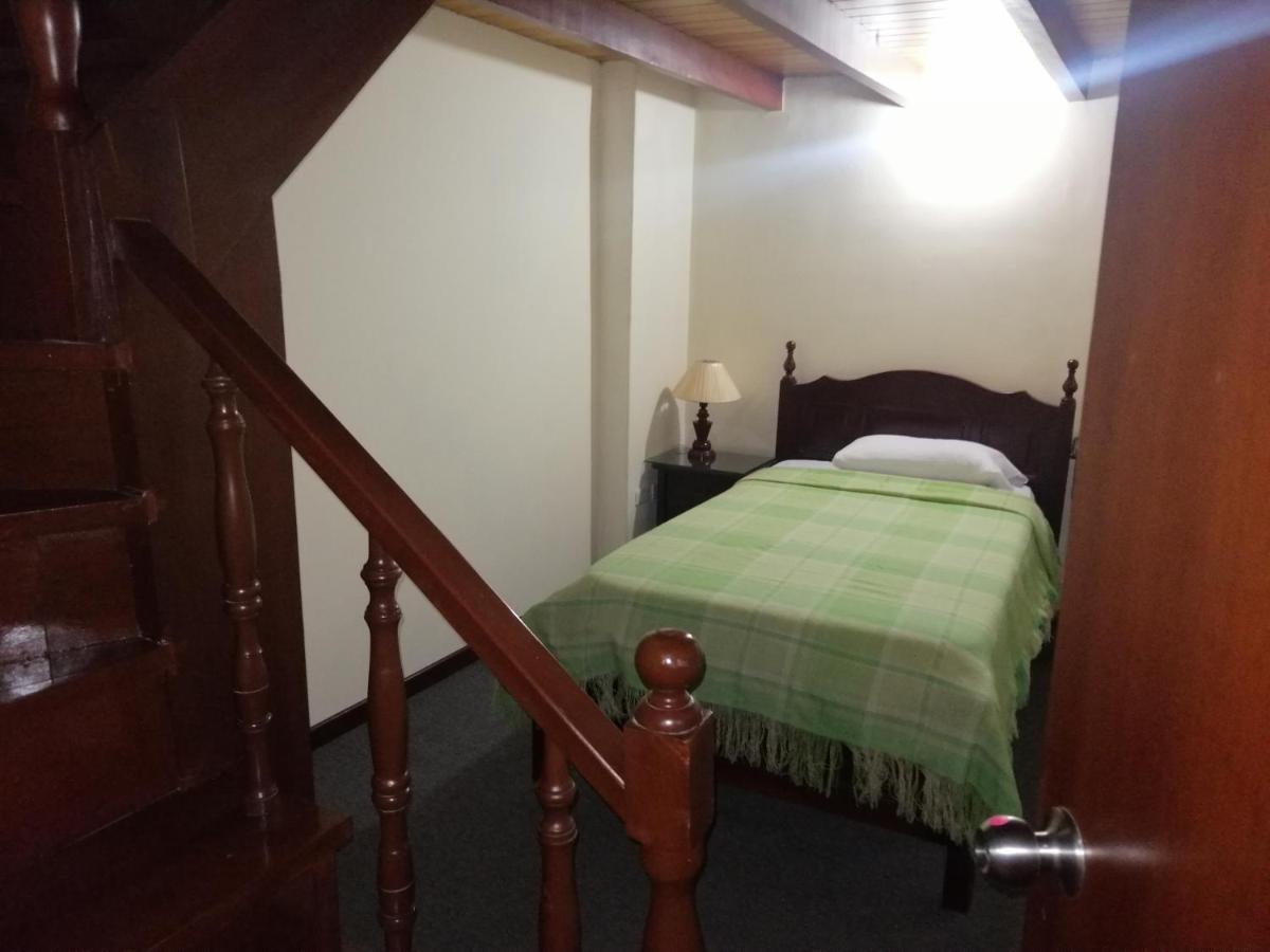 Hostal Victoria Quito Buitenkant foto