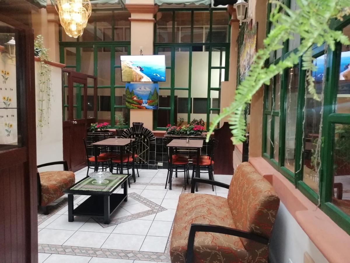 Hostal Victoria Quito Buitenkant foto