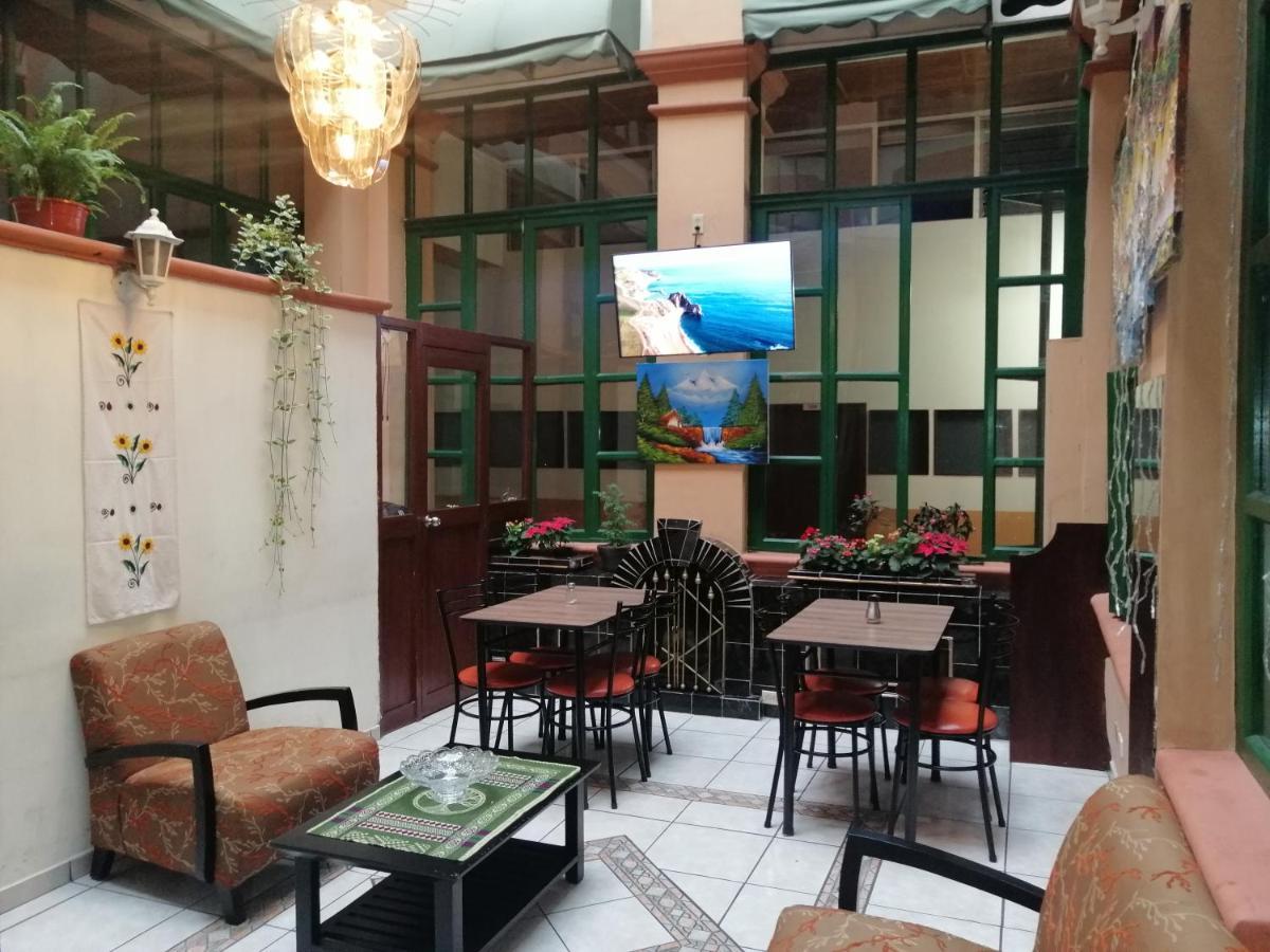 Hostal Victoria Quito Buitenkant foto