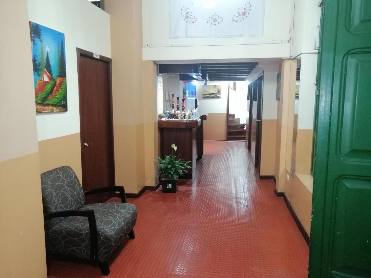Hostal Victoria Quito Buitenkant foto