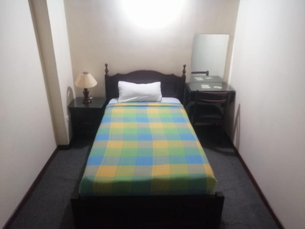 Hostal Victoria Quito Buitenkant foto