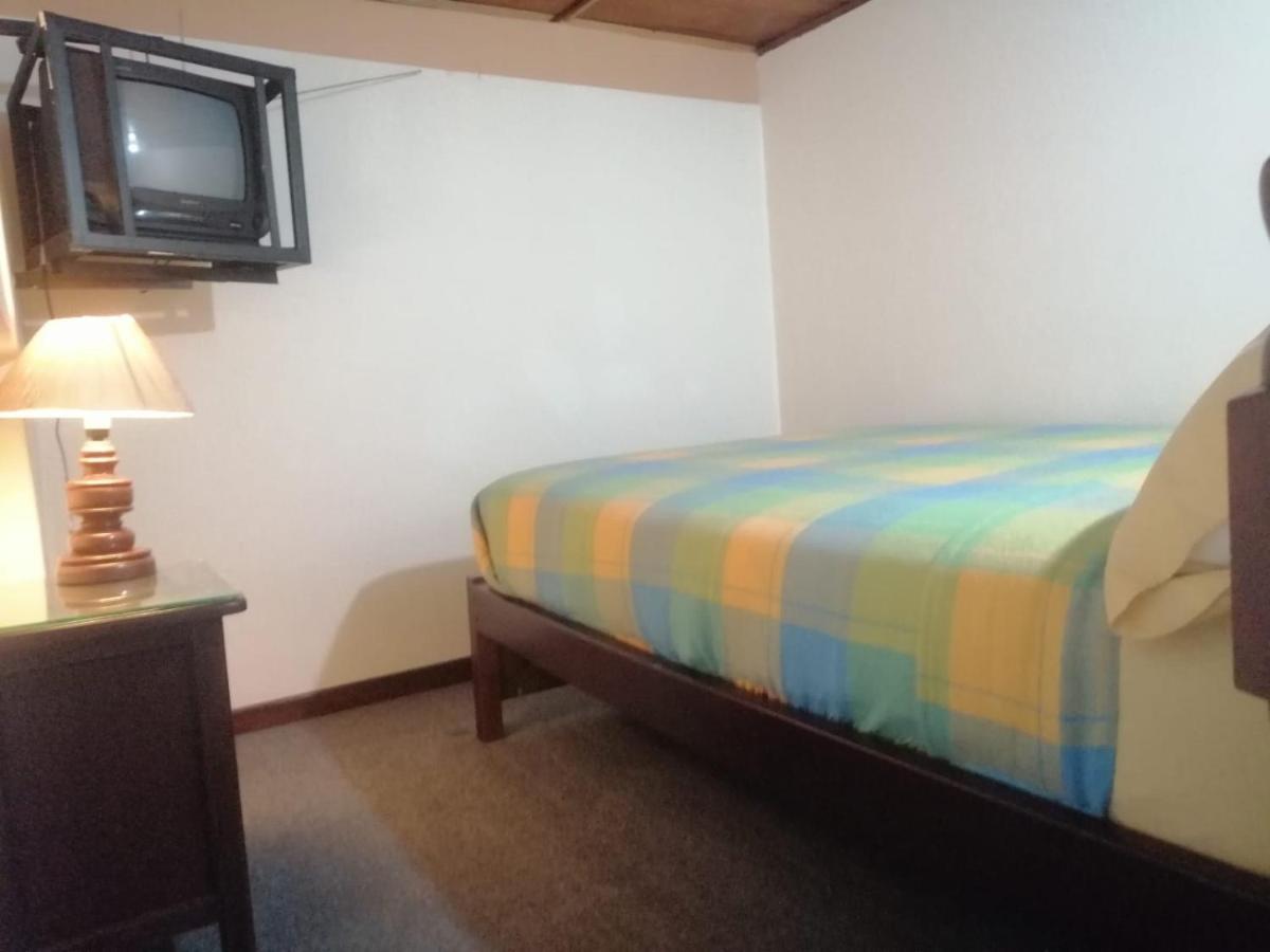 Hostal Victoria Quito Buitenkant foto