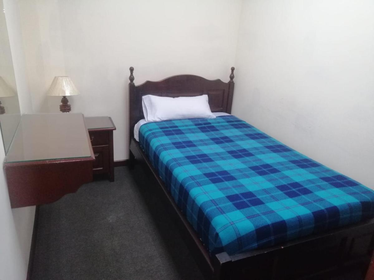 Hostal Victoria Quito Buitenkant foto